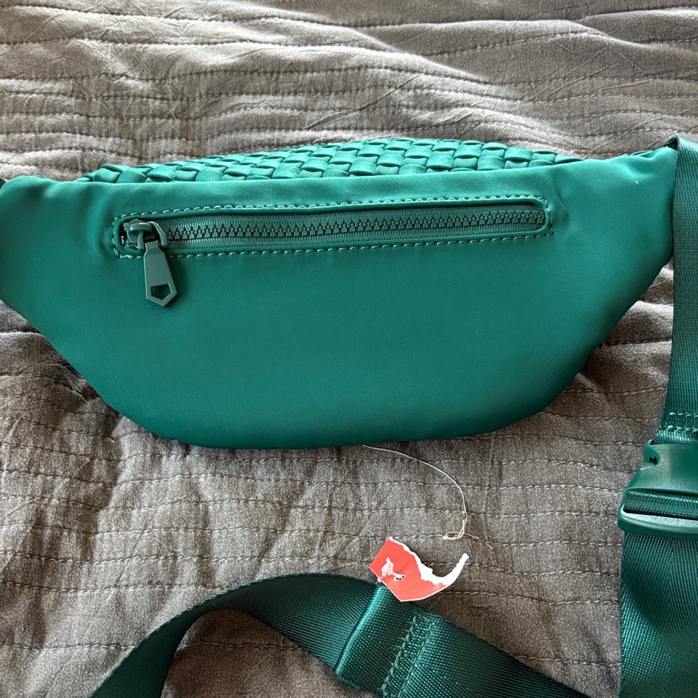 Chic Green Woven Crossbody Bag - Picture 3 of 4